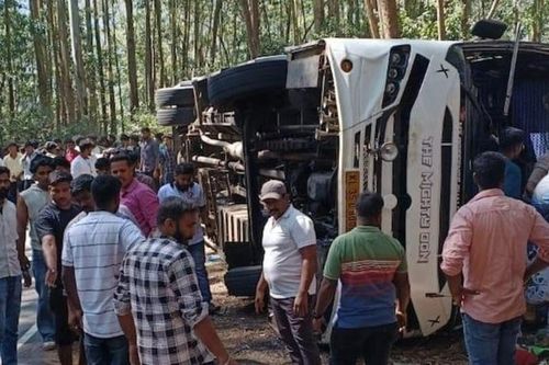 3 sinh viên tử vong thương tâm trong vụ tai nạn xe buýt nghiêm trọng
