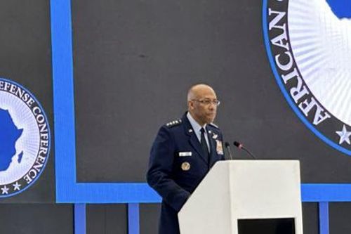 Cuộc cải tổ gây chấn động của ông Trump ở Lầu Năm Góc