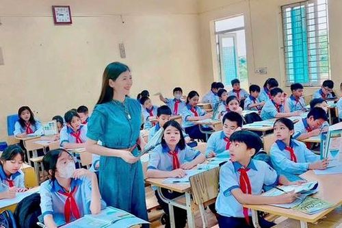 Khi nào Hà Nội thực hiện chế độ chi tiền thưởng cho giáo viên?