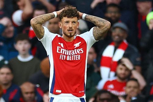 Arsenal 'giương cờ trắng' trong cuộc đua vô địch