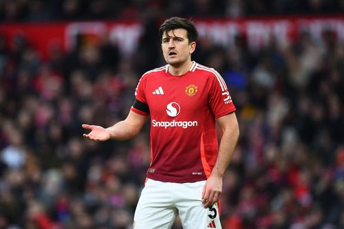 CĐV MU nổi giận với Maguire