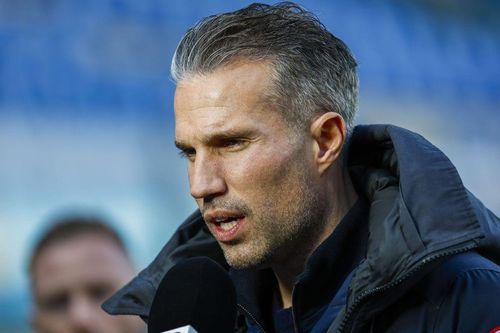HLV Van Persie được thử sức ở Champions League