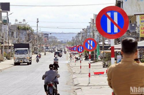 Giữ nguyên hiện trạng '23 biển báo cấm cùng loại trên đoạn đường khoảng 1km'