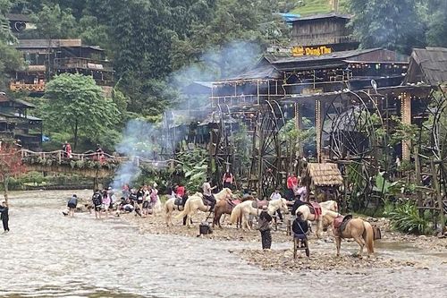 Lào Cai đón hơn 2 triệu lượt khách du lịch trong 2 tháng đầu năm 2025