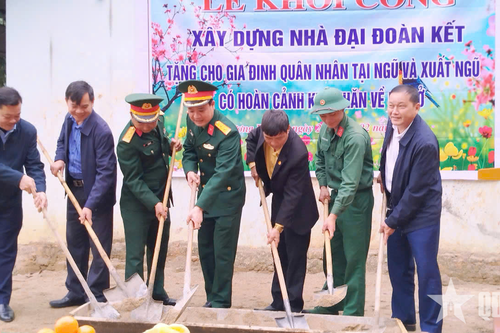 Nghĩa tình nhà 'Đại đoàn kết', tiếp sức cho người lính trẻ