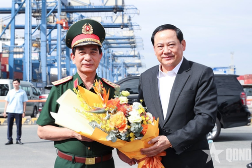 Thủ tướng Lào thăm Tổng công ty Tân Cảng Sài Gòn