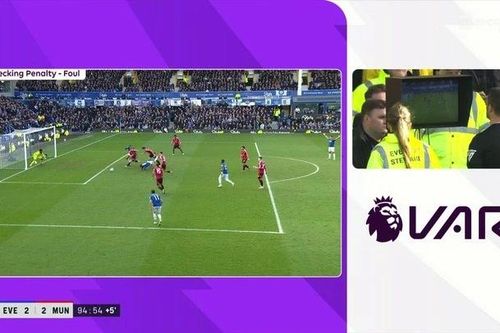 VAR 'cứu' Man Utd thoát thua ngoạn mục ở vòng 26 Ngoại hạng Anh