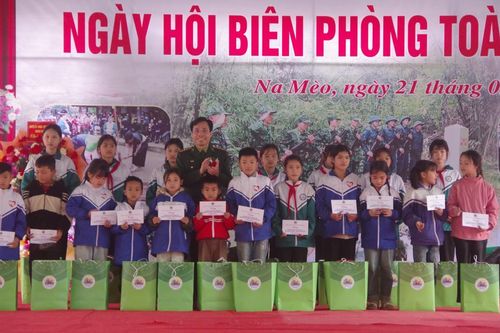 Ấm áp 'Ngày hội Biên phòng toàn dân' trên biên giới Na Mèo