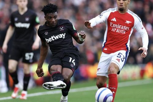 Arsenal thua bạc nhược trước West Ham, lỡ cơ hội bám đuổi Liverpool
