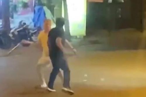 TP. HCM: Bắt giam hai tài xế cầm mã tấu dọa chém nhau trên đường
