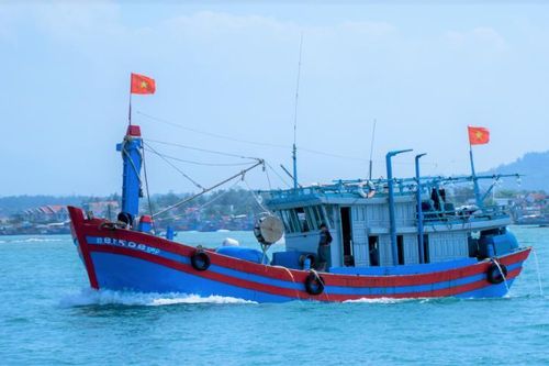 Tìm kiếm 2 người mất tích trên biển