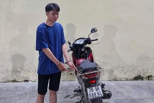 Nam sinh viên cướp tiền tại cửa hàng FPT khai do lún vào tệ nạn, bị chủ nợ thúc ép