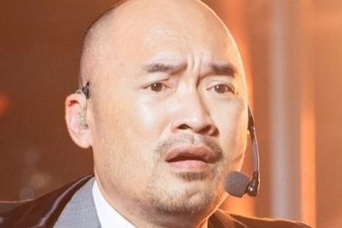 Tiến Luật cầu xin khán giả