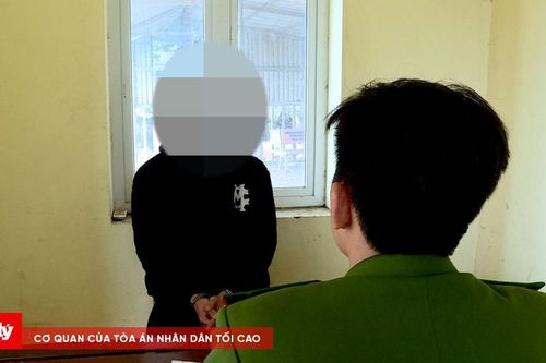 Nam thanh niên 17 tuổi cầm điếu cày tấn công người khác vì…thấy không vừa mắt