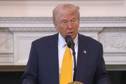 Phản đối sắc lệnh, Thống đốc bang Maine hẹn gặp ông Trump tại tòa