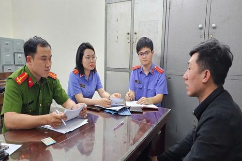 Bị đánh thương tích nặng vì trêu chọc bạn gái của người khác