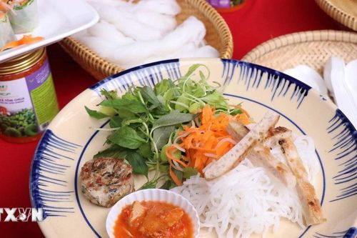 Đến Huế thăm làng nghề làm bún Vân Cù có tuổi đời hơn 400 năm