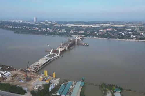 Tìm phương án gỡ khó GPMB dự án cầu 1.300 tỷ bắc qua sông Nhật Lệ
