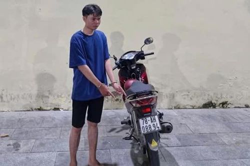 Nam sinh cướp tiền cửa hàng FPT khóc nức nở, khai lý do liều mạng mang dao đi cướp giữa ban ngày