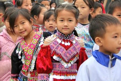Học sinh Hà Nội mang 'sắc màu yêu thương' đến vùng cao