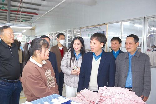 Sôi nổi thi đua trong công nhân, viên chức, lao động