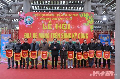 Đội Quốc Việt 1, huyện Tràng Định tiếp tục giành giải nhất tại lễ hội đua bè mảng trên sông Kỳ Cùng năm 2025