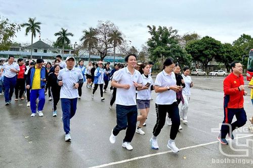 Ra mắt Câu lạc bộ đi bộ, chạy bộ và đạp xe TNUE