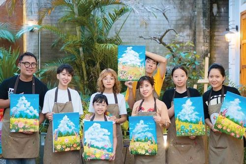 Nữ họa sĩ trẻ & những lớp học sáng tạo