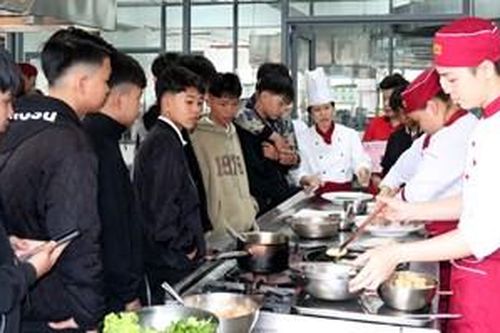 Gần 900 học sinh tham gia ngày hội ''Hành trình trải nghiệm ước mơ''