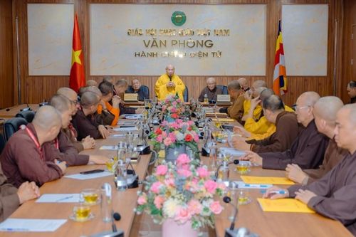 Trưởng lão Hòa thượng Chủ tịch Hội đồng Trị sự chủ trì họp triển khai về việc tổ chức Đại giới đàn theo cụm