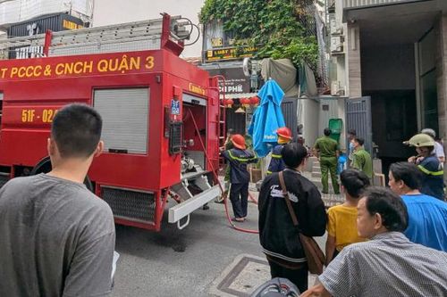 Cứu bé trai 10 tuổi thoát khỏi vụ cháy căn nhà trong hẻm