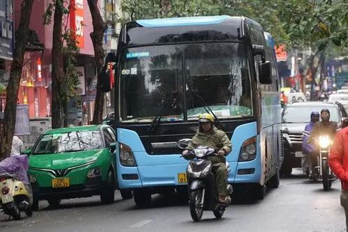 Người dân ủng hộ cấm xe trên 16 chỗ vào phố cổ