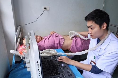Khám, tư vấn sức khỏe và cấp thuốc miễn phí cho người dân vùng biên xứ Nghệ