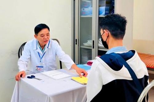 Người thầy thuốc hết lòng với công tác phòng, chống HIV