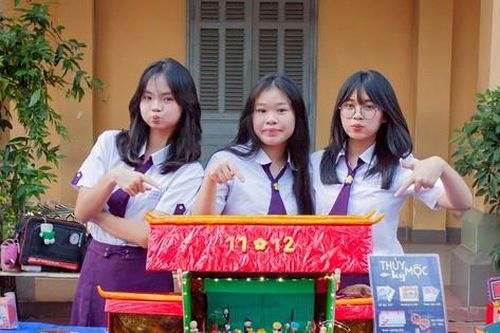 Teen THPT Nguyễn Thị Minh Khai trổ tài biểu diễn nghệ thuật truyền thống
