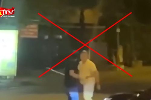 Khởi tố, bắt tạm giam hai lái xe ô tô dùng hung khí đe dọa 'xử' nhau trên đường