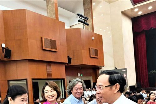 Lãnh đạo TP Hồ Chí Minh gặp mặt gần 300 văn nghệ sĩ, phóng viên, biên tập viên tiêu biểu
