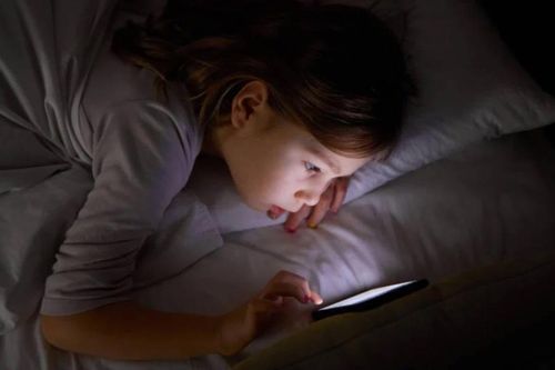 Hệ lụy từ việc lạm dụng thiết bị điện tử ở trẻ nhỏ