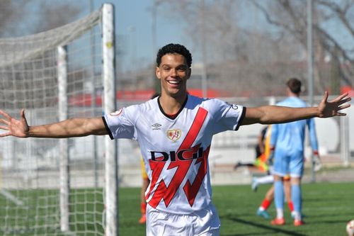 Con trai Eto'o lập hat-trick