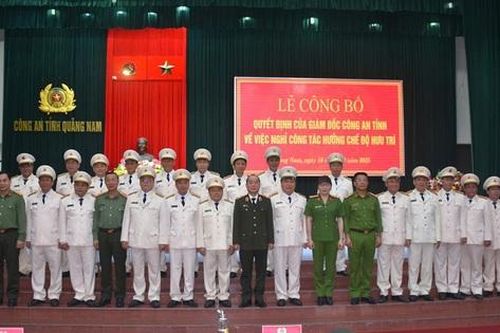 9 Đại tá và 13 Thượng tá xin nghỉ hưu trước tuổi