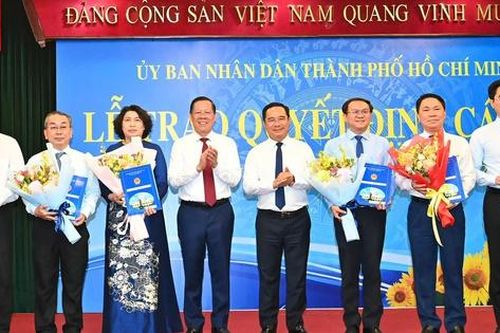 Thành lập 7 Sở mới; bổ nhiệm 42 Giám đốc Sở, Phó Giám đốc Sở