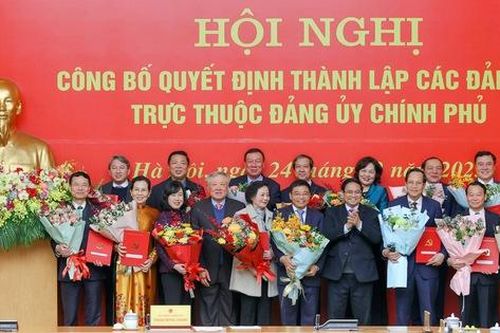 Thủ tướng trao Quyết định thành lập 15 đảng bộ trực thuộc Đảng ủy Chính phủ