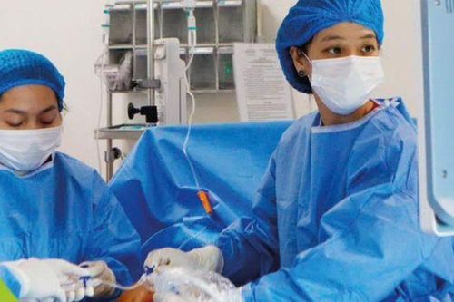Phẫu thuật laser quang đông cứu thai nhi mắc hội chứng truyền máu giai đoạn IV