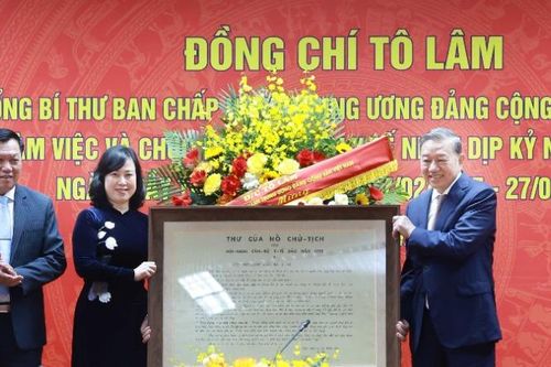 Đổi mới tư duy về lĩnh vực y tế, chú trọng công tác phòng bệnh và chăm sóc sức khỏe nhân dân
