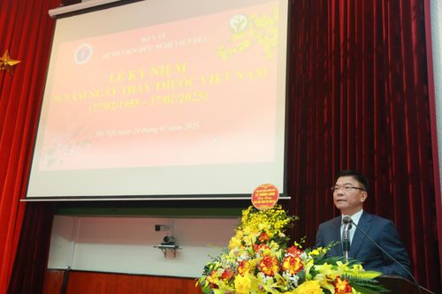 Phó Thủ tướng Lê Thành Long thăm, động viên các y bác sĩ, nhân viên y tế Bệnh viện Việt Đức