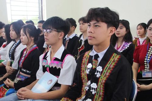 40 học sinh người dân tộc thiểu số ở Điện Biên tham gia lớp tiếng Nga