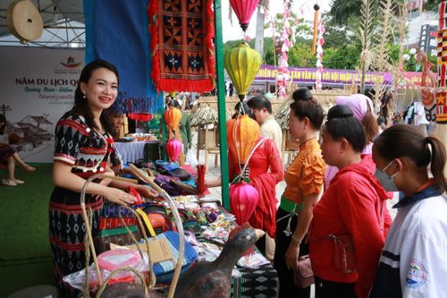 Đưa đặc sản nông nghiệp của huyện miền núi biên giới vươn xa