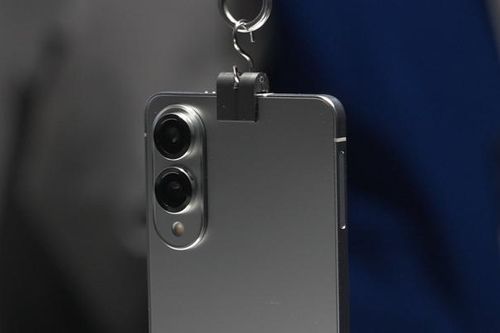 Galaxy S25 Edge lộ ảnh: Mặt lưng gốm, camera 200MP, chip Snapdragon 8 Elite