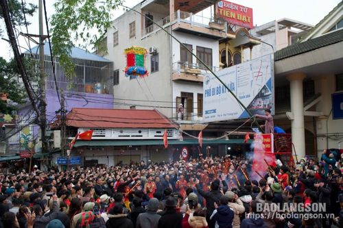 Đặc sắc Lễ hội Đầu pháo Kỳ Lừa