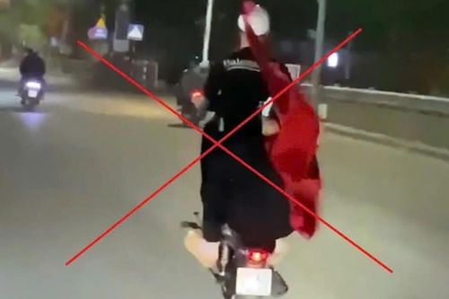 Xử phạt nam thanh niên chạy xe mô tô 'bốc đầu'